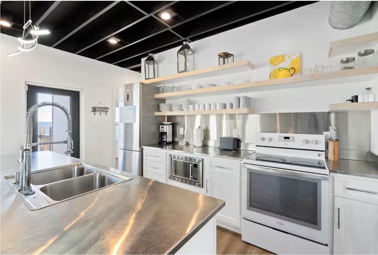Gourmet kitchen